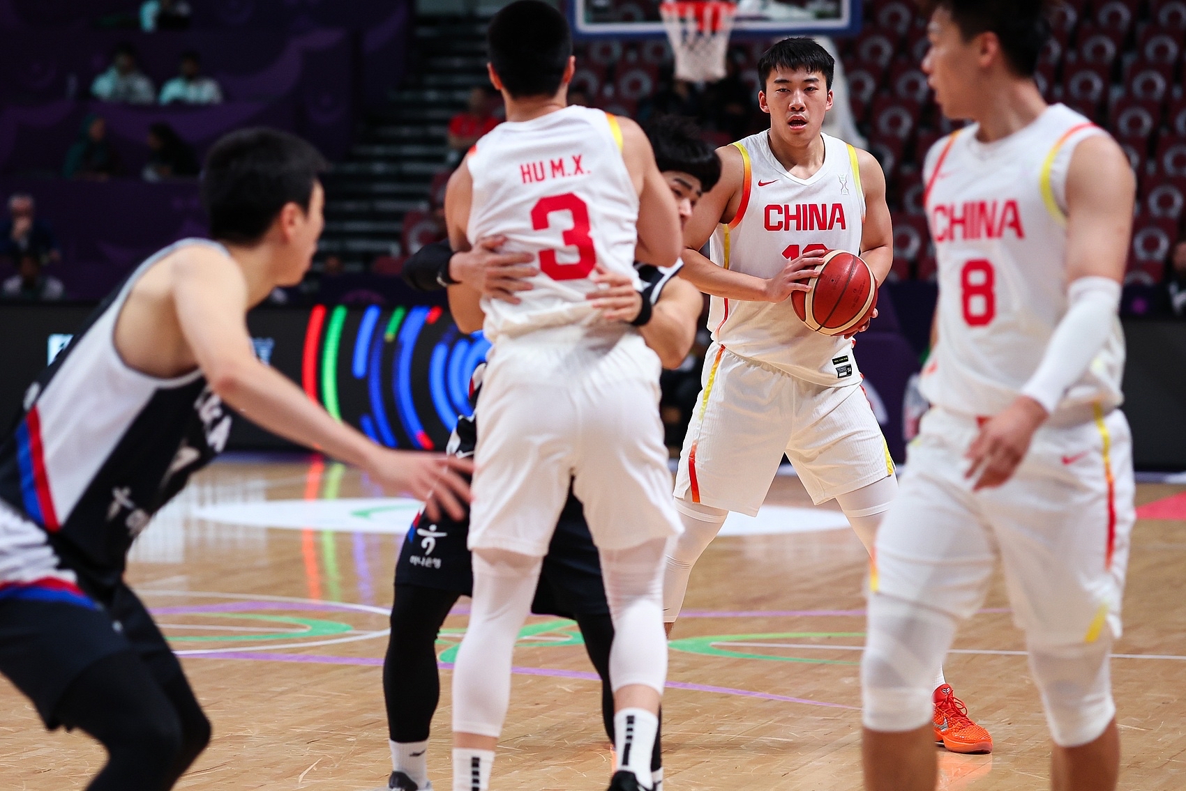 包含广厦男篮训练开放日，转会期扳平良机引欢呼，德甲在即，身体对抗强度拉满的词条-Kaiyun